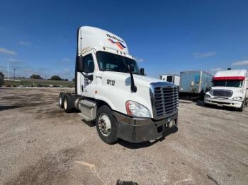  Salvage Freightliner Cascadia 1