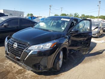  Salvage Nissan Kicks