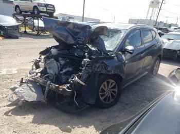  Salvage Hyundai TUCSON