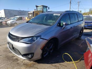  Salvage Chrysler Pacifica