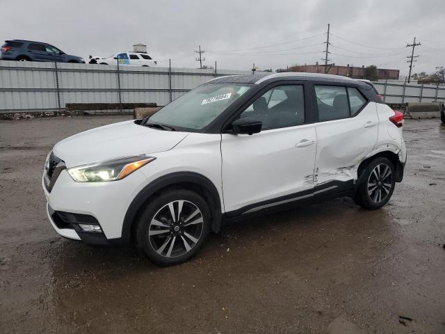  Salvage Nissan Kicks