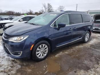  Salvage Chrysler Pacifica