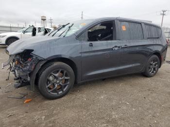  Salvage Chrysler Pacifica