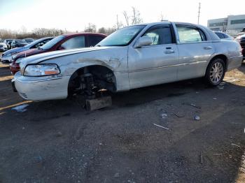  Salvage Lincoln Towncar