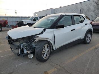  Salvage Nissan Kicks