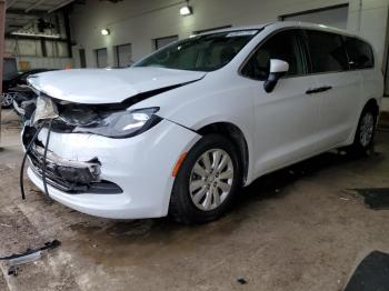  Salvage Chrysler Pacifica