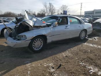  Salvage Lincoln Towncar