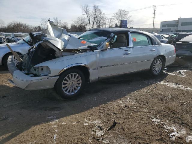  Salvage Lincoln Towncar