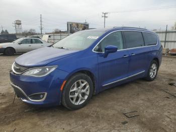  Salvage Chrysler Pacifica