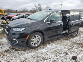  Salvage Chrysler Pacifica