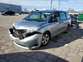  Salvage Toyota Sienna