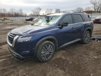  Salvage Nissan Pathfinder