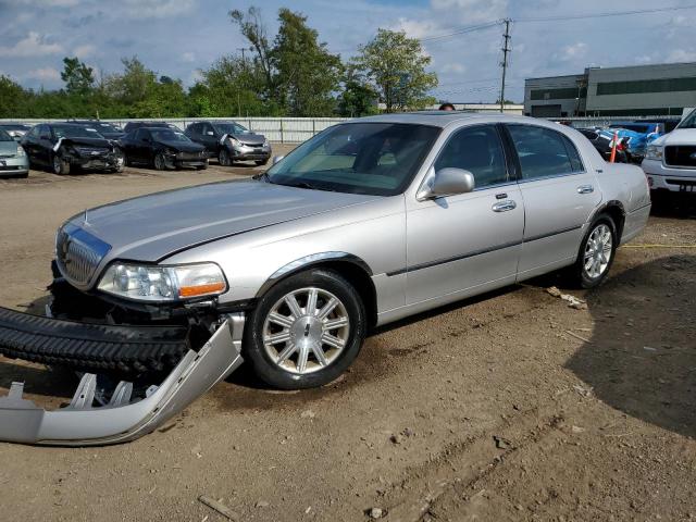  Salvage Lincoln Towncar