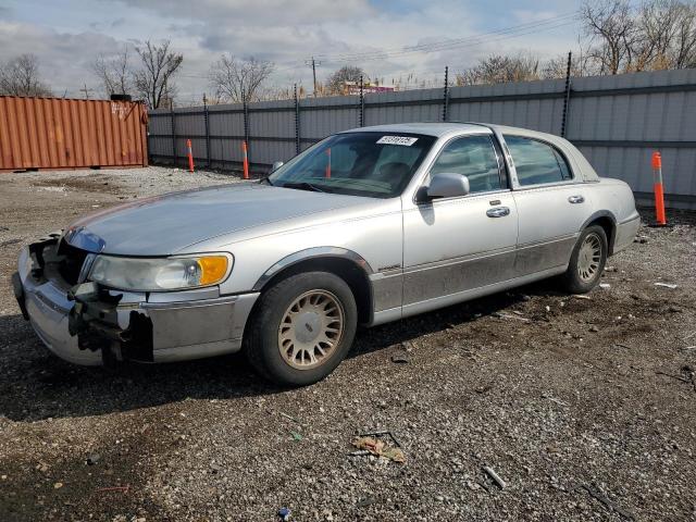  Salvage Lincoln Towncar