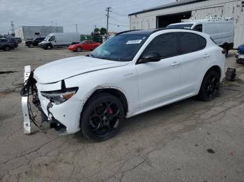  Salvage Alfa Romeo Stelvio