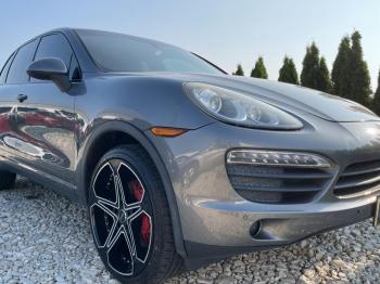  Salvage Porsche Cayenne