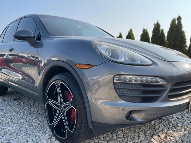  Salvage Porsche Cayenne