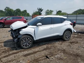  Salvage Nissan Kicks