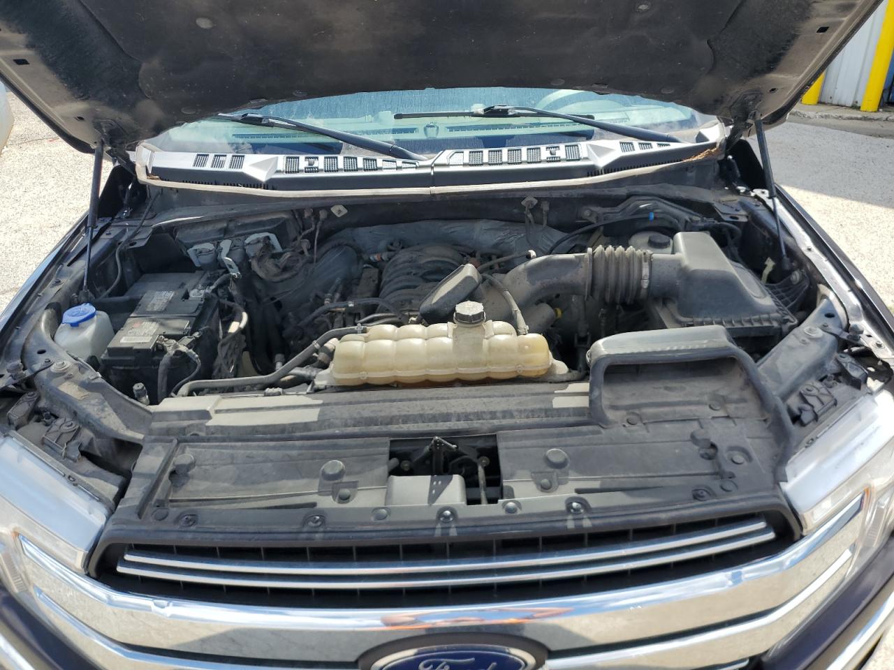 Ford F-150 Supercrew Image 12