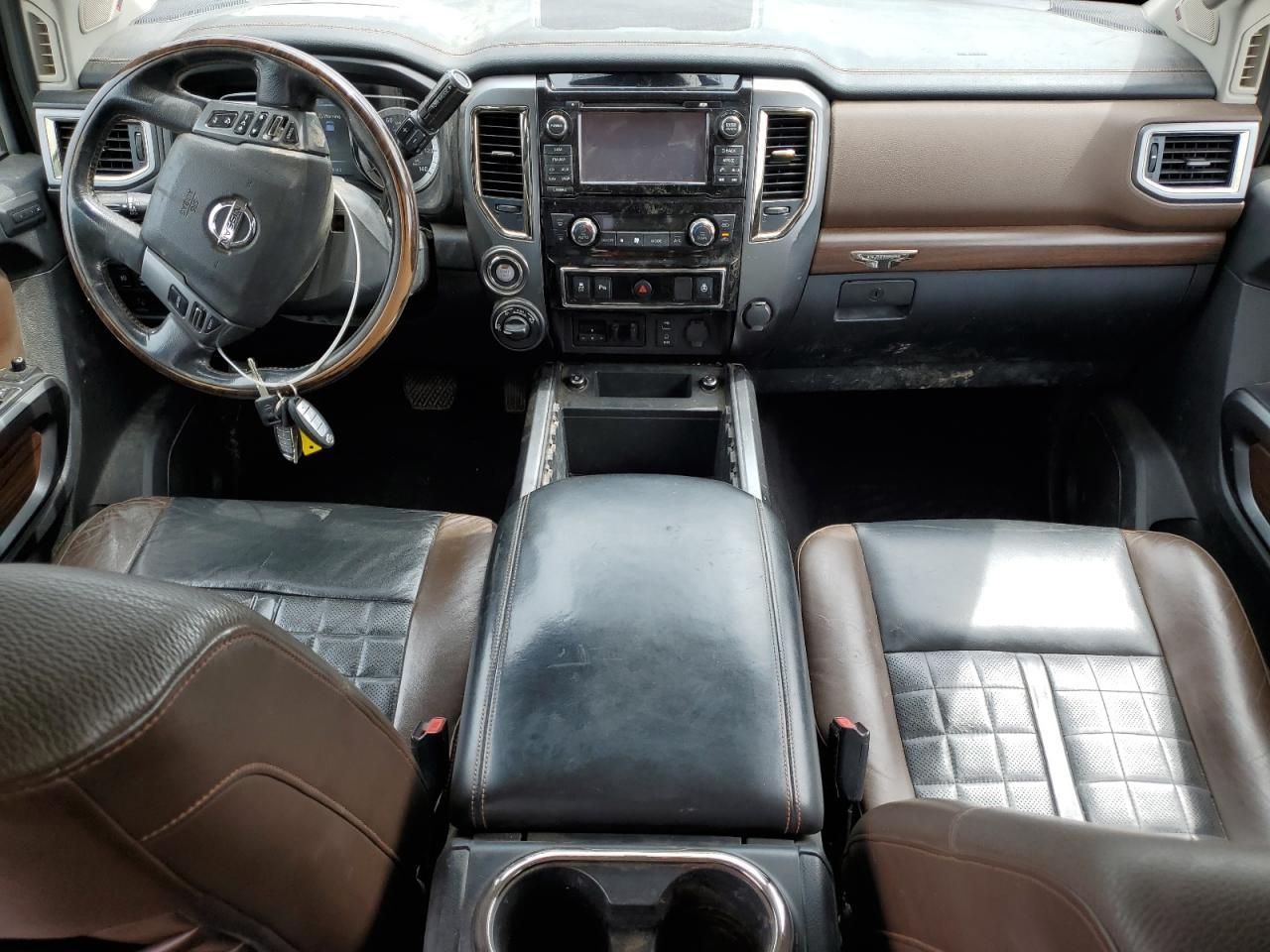 Nissan Titan Sl Image 9