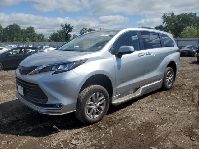  Salvage Toyota Sienna