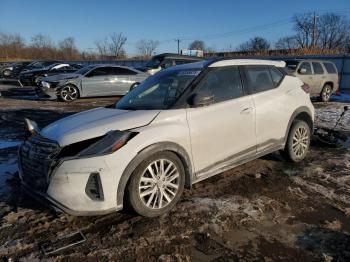  Salvage Nissan Kicks