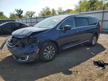  Salvage Chrysler Pacifica