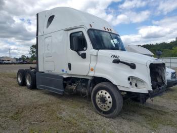  Salvage Freightliner Cascadia 1