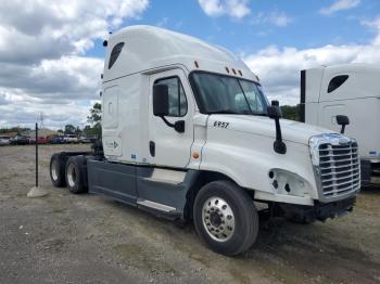  Salvage Freightliner Cascadia 1