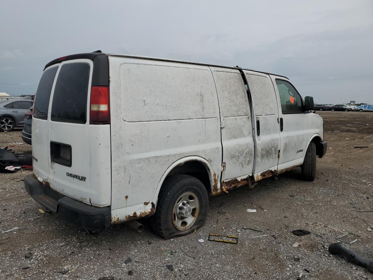 Chevrolet Express Image 2