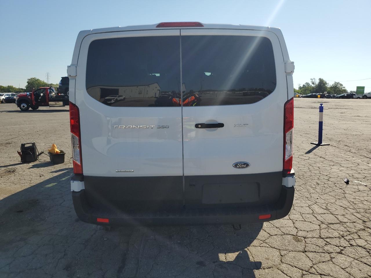 Ford Transit T-350 Image 12