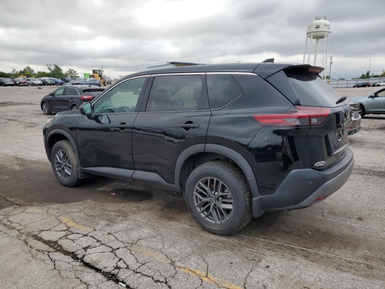 Nissan Rogue S Image 3