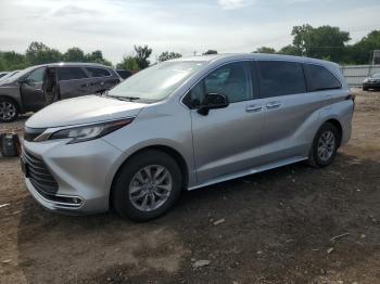  Salvage Toyota Sienna