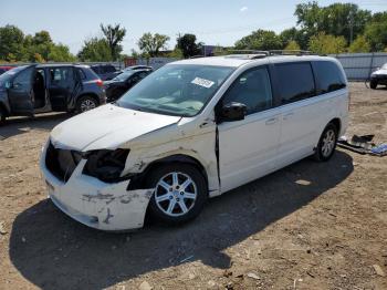  Salvage Chrysler Minivan