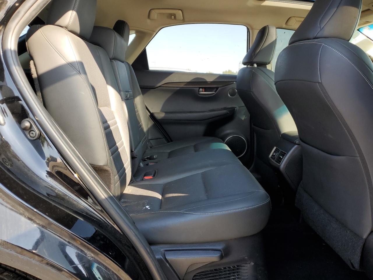 Lexus NX 200t Base Image 4