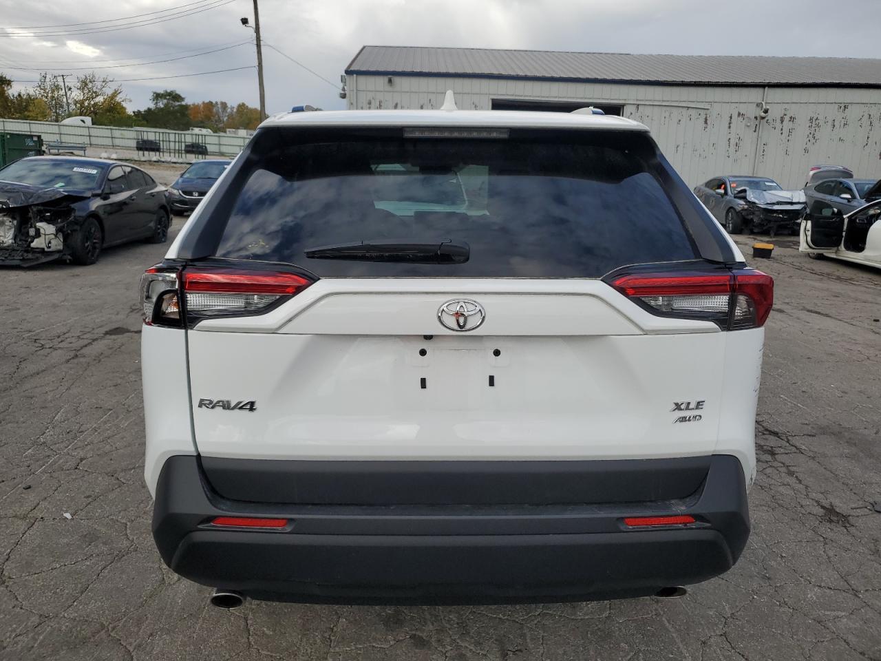 Toyota RAV4 Xle Image 10