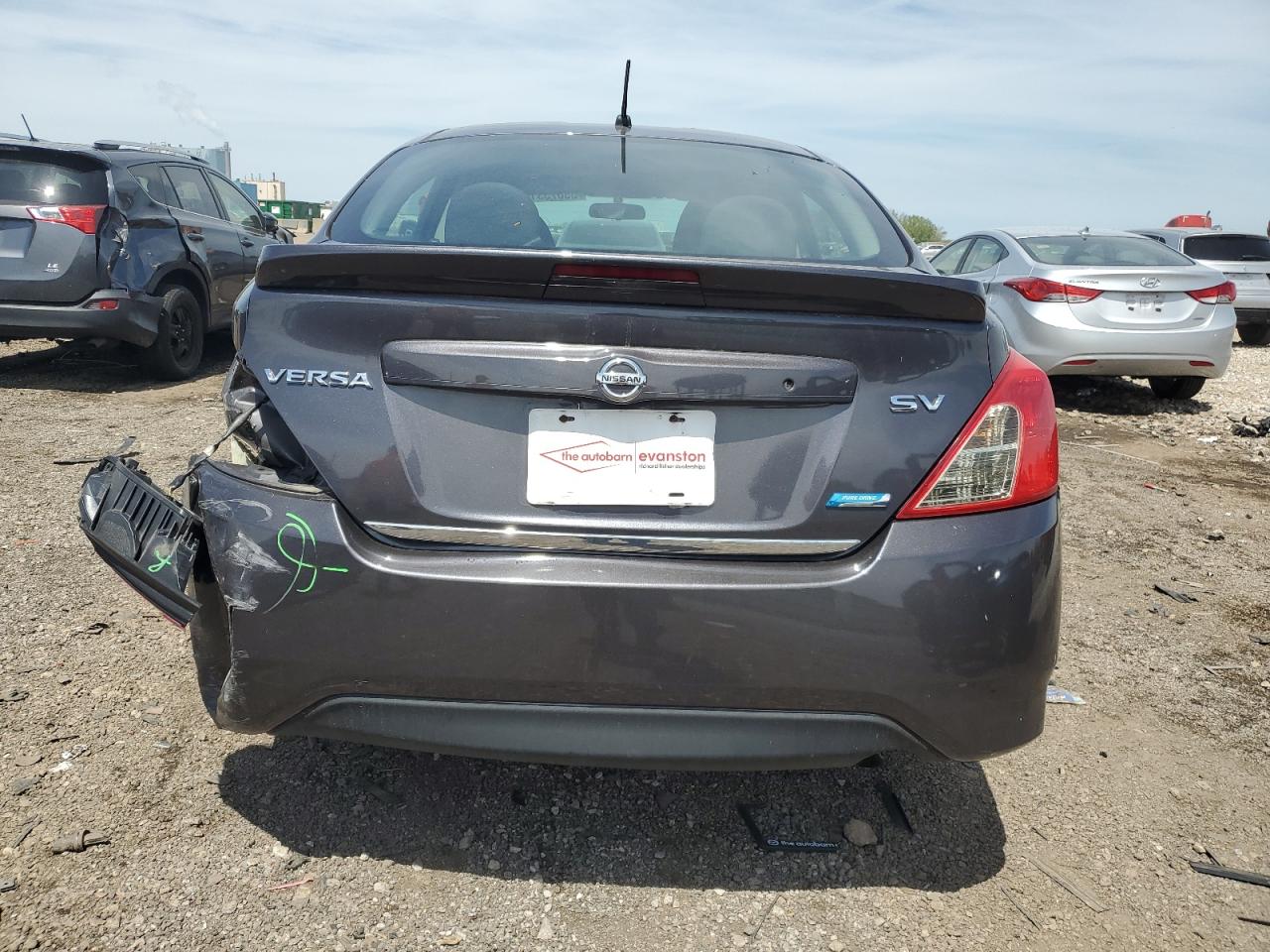 Nissan Versa S Image 12