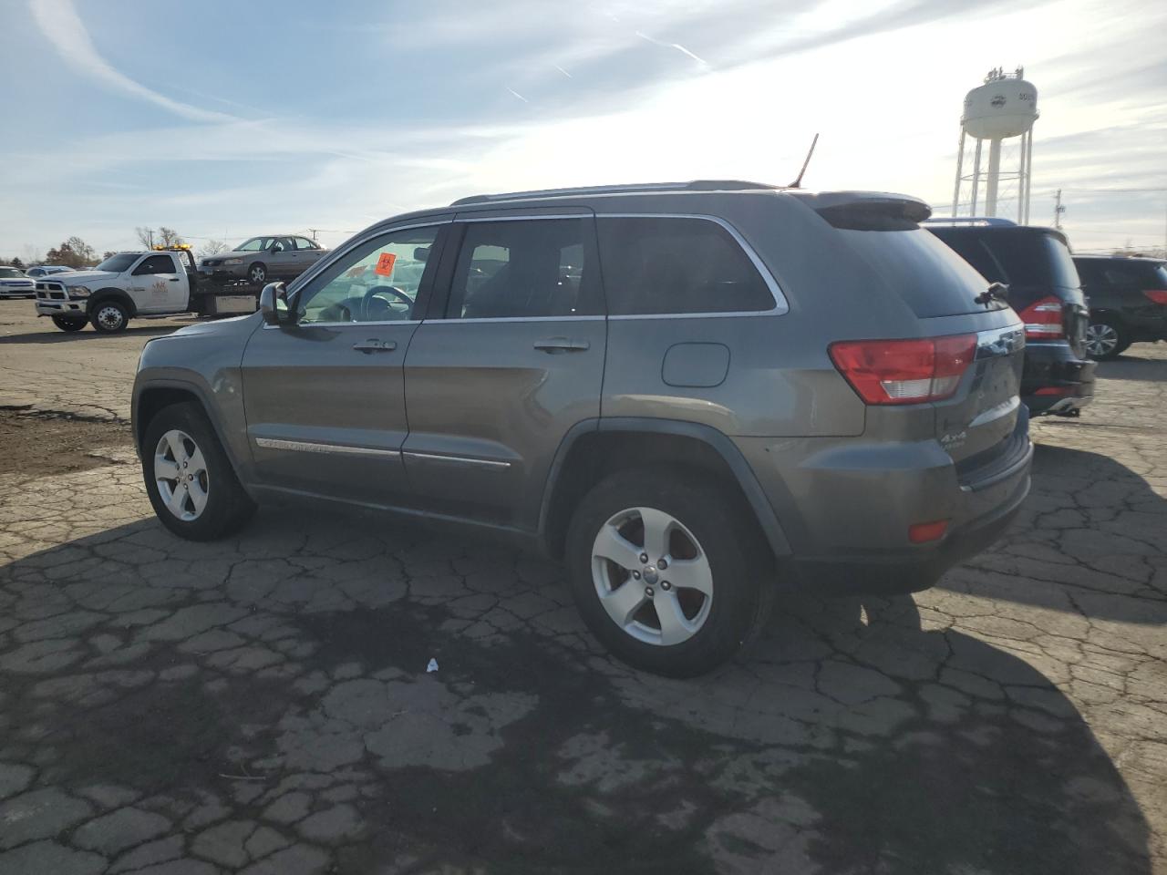 Jeep Grand Cherokee Laredo Image 2