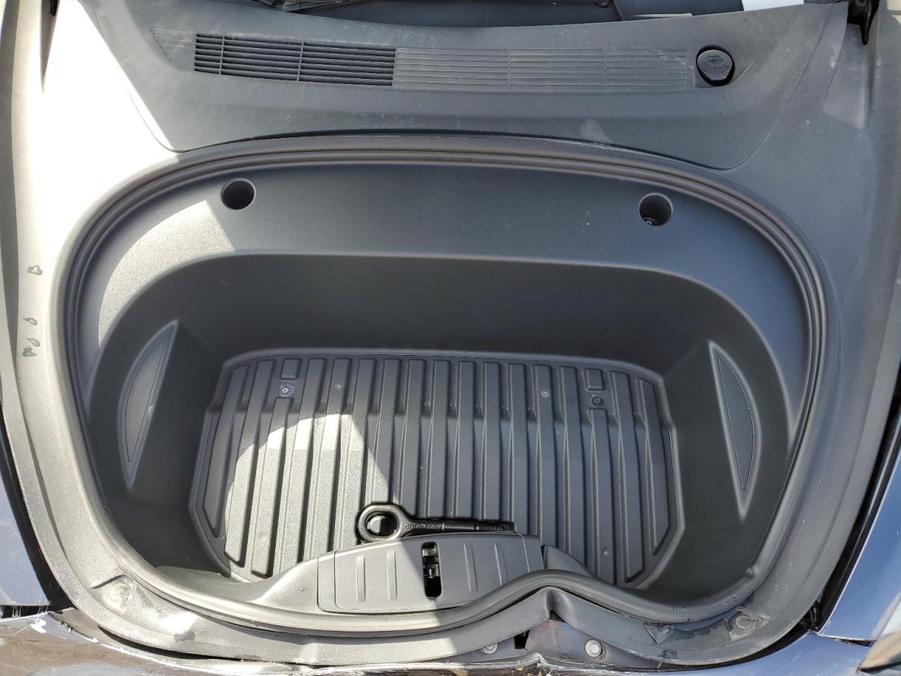 Tesla Model 3 Image 5