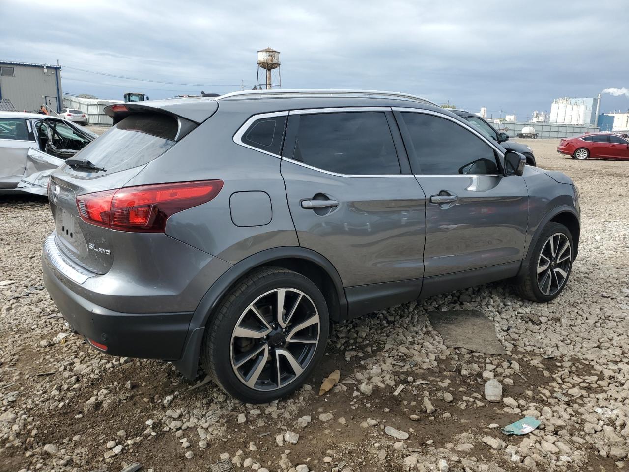 Nissan Rogue S Image 4