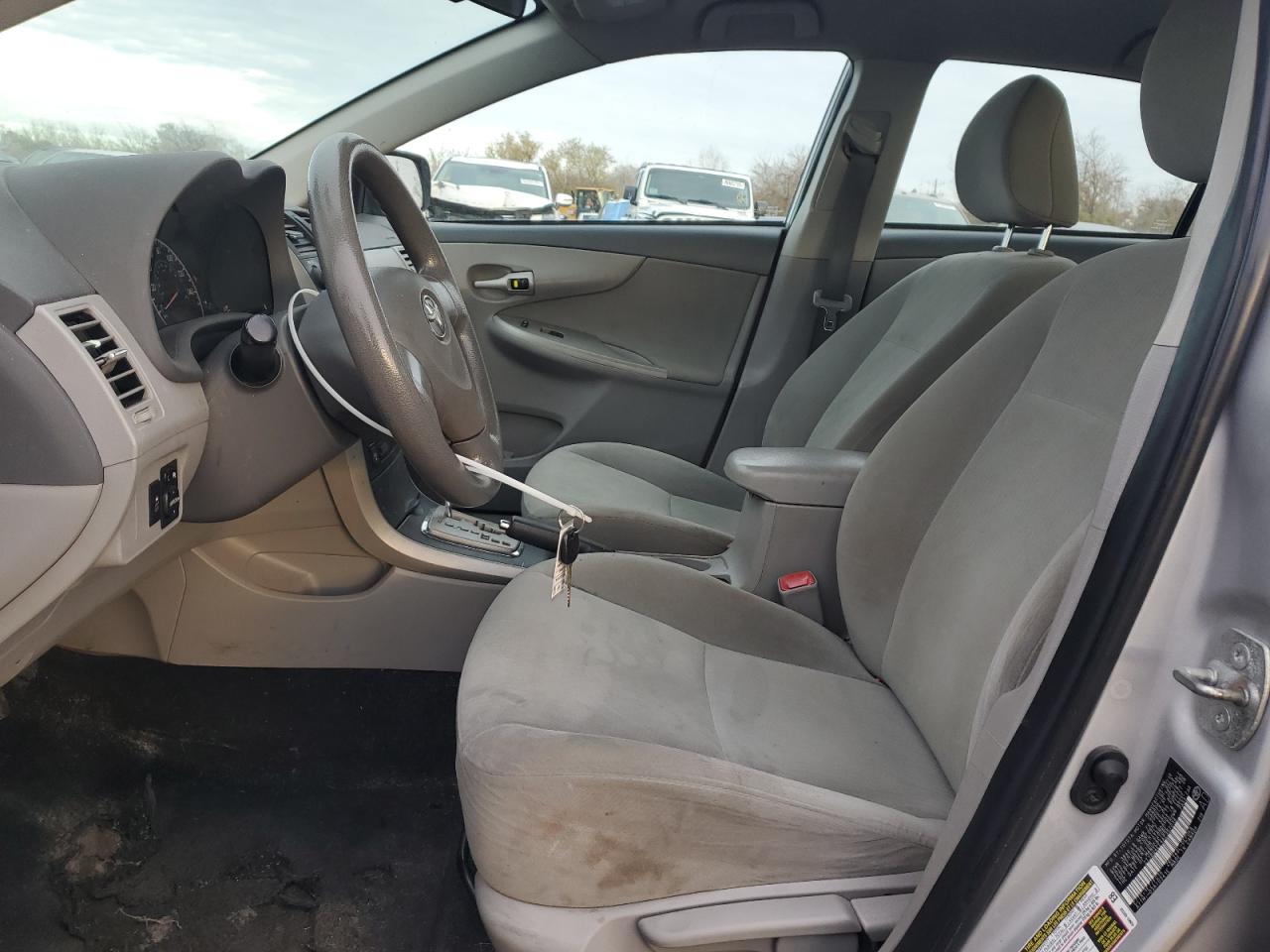 Toyota Corolla Base Image 7