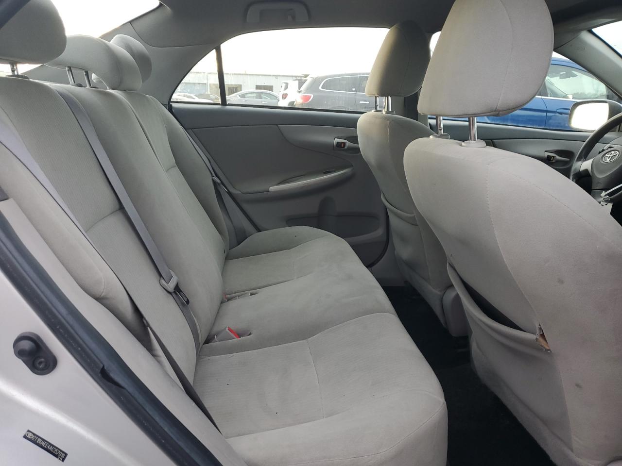 Toyota Corolla Base Image 3