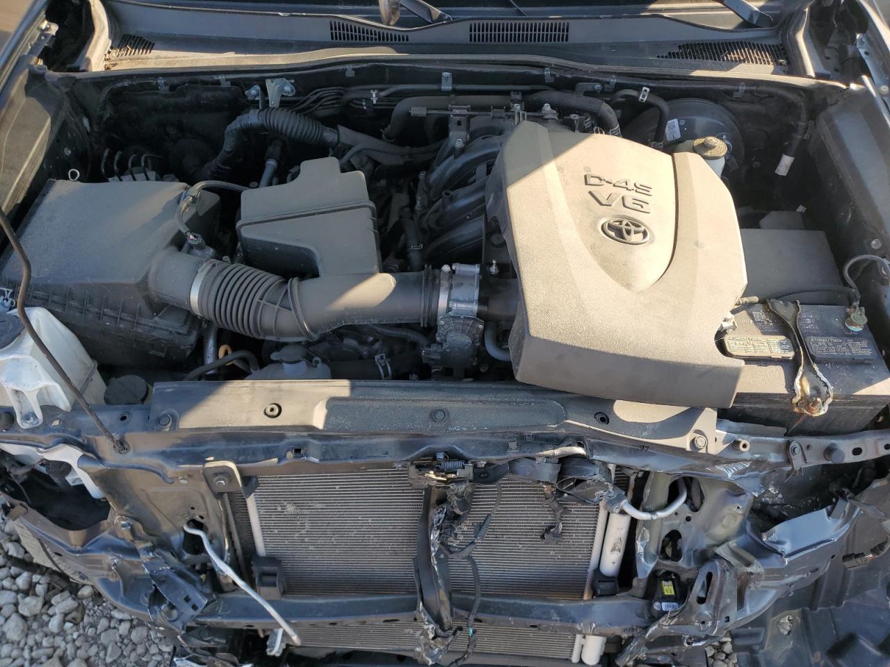 Toyota Tacoma Double Cab Image 3