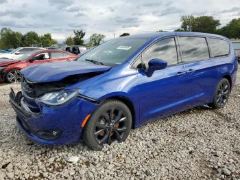  Salvage Chrysler Pacifica