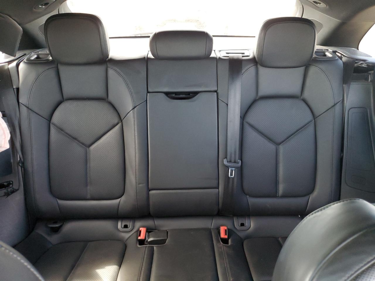 Porsche Macan Image 11