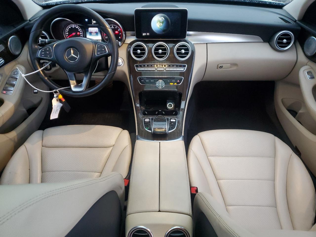 Mercedes-Benz C-Class 300 4matic Image 8