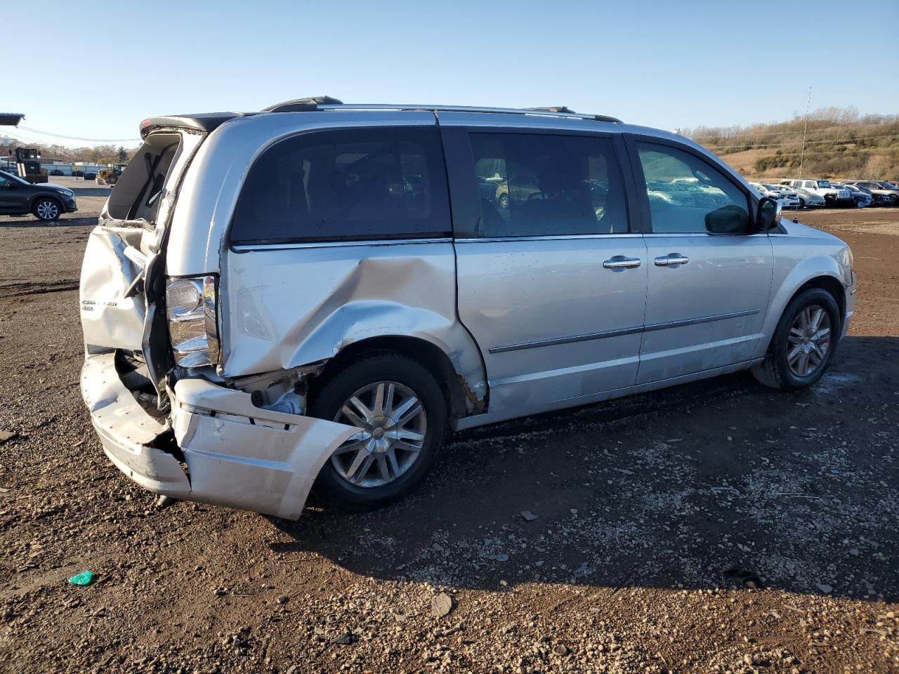 Chrysler Minivan Limited Image 13