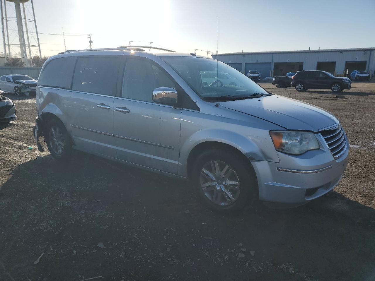 Chrysler Minivan Limited Image 3