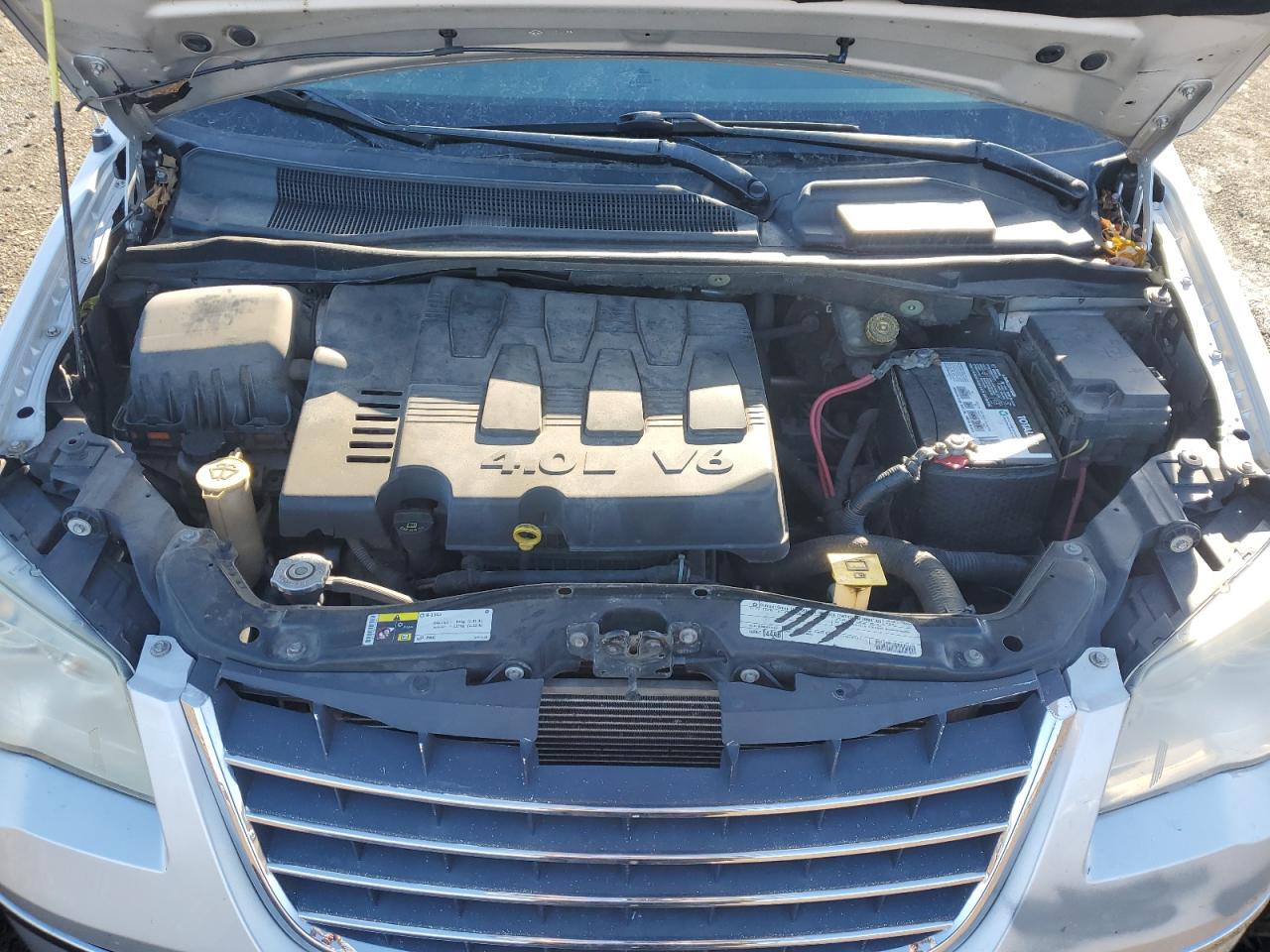 Chrysler Minivan Limited Image 12