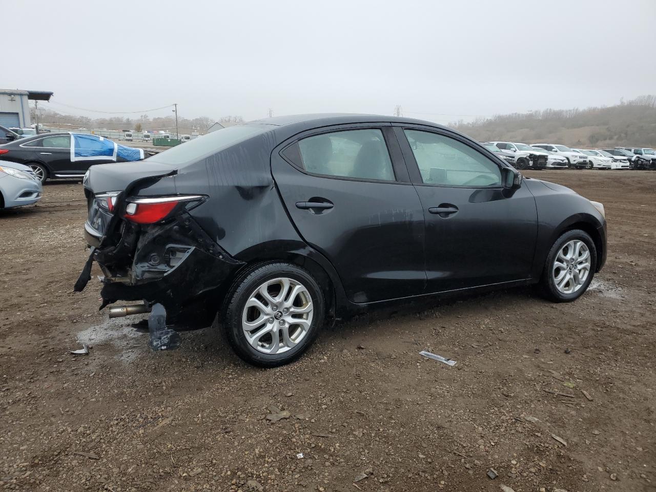 Toyota Yaris Image 9